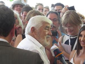 Mario Adorf inmitten seiner Fans 