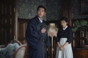 Adelsmann oder Betrüger, Dienstmädchen oder Taschendiebin: Sookee (Kim Tae-ri) und der Graf (Ha Jung-woo) spielen ganz eigene Rollen.