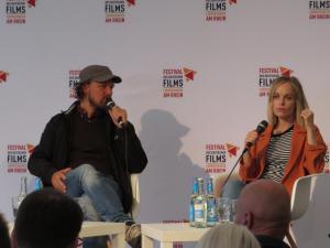 Regisseur Lars Jessen (l) und Schauspielerin Friederike Kempter (r) nach ihrem Film "Jürgen – Heute wird gelebt"