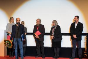 Die Ökumenische Juri (im Hintergrund) vergibt ihren Preis an den Iranischen Film "Orange Days", 