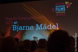 Bjarne Mädel, der Tatortreiniger, erhält auf der Parkinsel den Preis für Schauspielkunst.