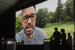 Der Drehbuchpreis ging an Jan Schomburg, für sein Buch zum Film "Ich bin dein Mensch". Dieser wurde per Video zur Preisverleihung zugeschaltet.