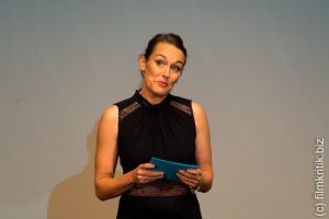 Die Moderatorin die durch den Abend führte