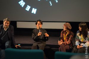 Regisseur Kyoshi Sugita war mit seinem neuesten Film Following the Sound in Mannheim.Auf dem Bild in der Mitte. Links der Interviewer Rüdiger Suchsland, rechts die beiden Übersetzer.