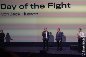 Der Eröffnungsfilm war Day of the Fight von Jack Huston.Mit dem Regisseur (l) neben dem Festivalleiter Sascha Keilholz.