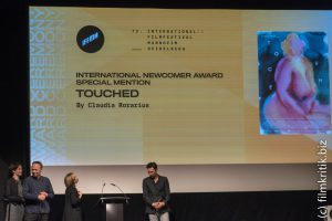 Der Film Touched von Claudia Rorarius wurde mit einer lobenden Erwähnung bedacht.
