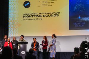 der Regisseur Zhang Zhongchen am Mikrofon