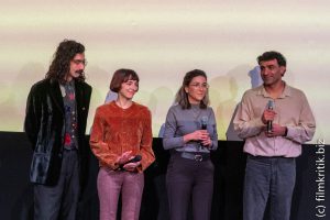 Sara Sharifgerami der für das Kostümbild zuständig war. Pirouz Nemati eine der Schauspielerinnen, die Übersetzerin, und Amir Azizi, der Regisseur vom Film Inside Amri (vlnr)