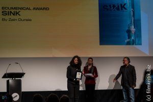 Die Ökumenische Jury vergab ihren Preis an Sink, entgegengenommen von der Regisseurin Zain Duraie